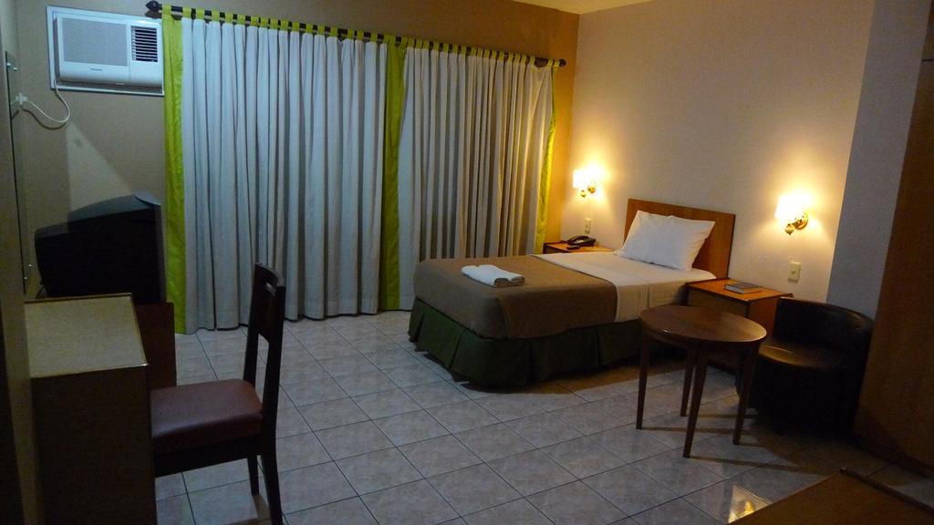 Sequoia Inn Davao Habitación foto